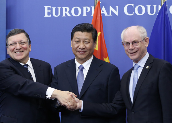 European Council President Herman Van Rompuy (R) and European Commission President Jose Manuel Barroso (L) welcome China's President Xi Jinping at the European Council in Brussels March 31, 2014. [Photo/China Daily via agencies]