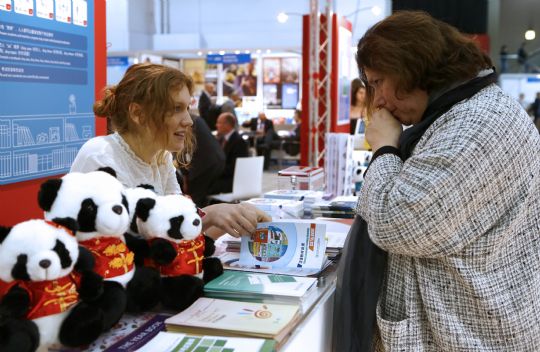 The 43rd London Book Fair opened Tuesday at the Earls Court in London. About 30 Chinese publishers are among the exhibitors on the fai.