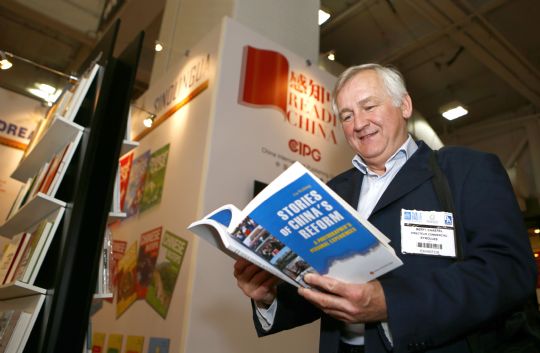 The 43rd London Book Fair opened Tuesday at the Earls Court in London. About 30 Chinese publishers are among the exhibitors on the fair.[Photo/Xinhua]