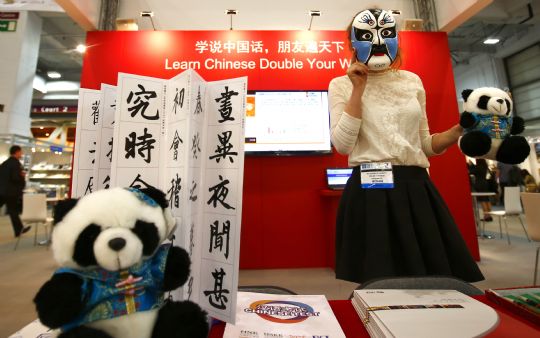 The 43rd London Book Fair opened Tuesday at the Earls Court in London. About 30 Chinese publishers are among the exhibitors on the fair.[Photo/Xinhua]