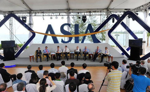 Photo taken on April 9, 2014 shows the scene of the TV debate named 'Debate on Economics: Keynesian vs Supply-Side' during the Boao Forum for Asia (BFA) annual conference 2014 in Boao, South China's Hainan province, April 9, 2014. [Xinhua]
