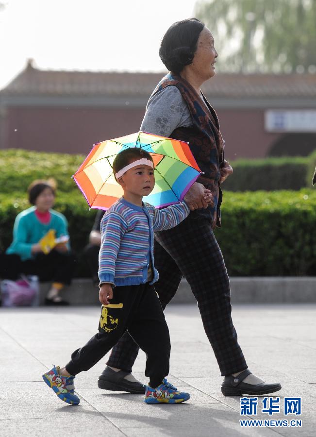 temperature-hits-record-high-in-63-yrs-in-beijing-china-cn