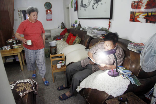Hu Dehua, 67, and her husband Chen Fang at their home in Changsha, Hunan province. The couple lost their son through illness in June 2011. [Photo/China Daily]