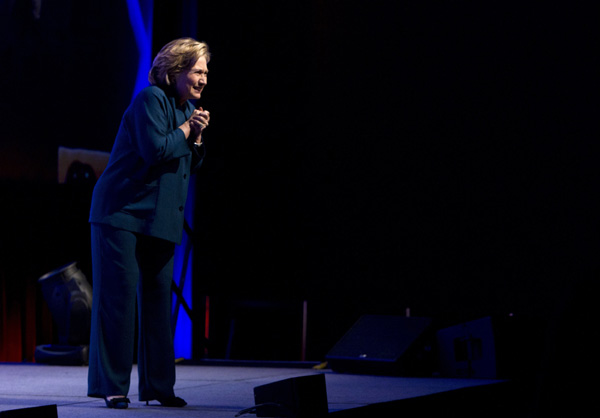 Former US Secretary of State Hillary Clinton looks towards the audience, after an object was thrown onstage, during her speech to members of the Institute of Scrap Recycling Industries in Las Vegas, Nevada April 10, 2014. [Photo/China Daily via agencies]