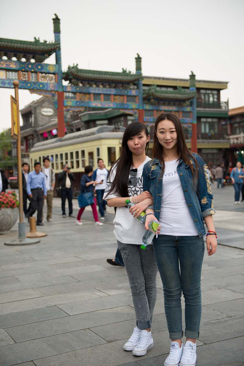 Guan Qianyun and Lu Lu (College graduates)