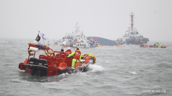 A vessel participates in search and rescue operations of the upturned South Korean ferry 'Sewol' in the sea off Jindo, South Korea, April 17, 2014. [Photo/Xinhua]