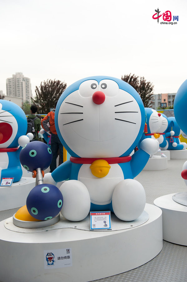 A &apos;100 Doraemon Secret Gadgets Expo&apos; is launched at Joycity Shopping Center in Beijing, on Saturday, April 19, 2014. The exhibition will last until June 22. A hundred life-size Doraemon figures, each of which bearing a distinct secret gadget, will be displayed during the show. Doraemon, a 22nd-century robotic cat, has been a popular anime character since its introduction by Japanese cartoonist Fujiko Fujio in 1969. [Photo by Chen Boyuan / China.org.cn]