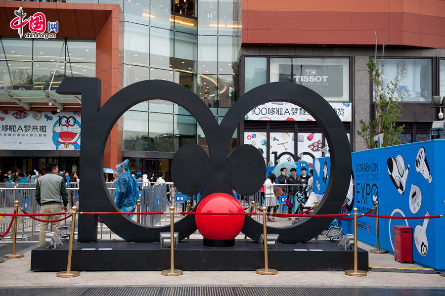 A &apos;100 Doraemon Secret Gadgets Expo&apos; is launched at Joycity Shopping Center in Beijing, on Saturday, April 19, 2014. The exhibition will last until June 22. A hundred life-size Doraemon figures, each of which bearing a distinct secret gadget, will be displayed during the show. Doraemon, a 22nd-century robotic cat, has been a popular anime character since its introduction by Japanese cartoonist Fujiko Fujio in 1969. [Photo by Chen Boyuan / China.org.cn]