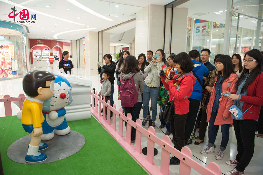 A &apos;100 Doraemon Secret Gadgets Expo&apos; is launched at Joycity Shopping Center in Beijing, on Saturday, April 19, 2014. The exhibition will last until June 22. A hundred life-size Doraemon figures, each of which bearing a distinct secret gadget, will be displayed during the show. Doraemon, a 22nd-century robotic cat, has been a popular anime character since its introduction by Japanese cartoonist Fujiko Fujio in 1969. [Photo by Chen Boyuan / China.org.cn]