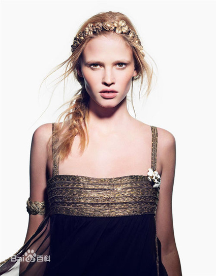 Lara Stone, one of the &apos;top 10 highest-earning models in the world 2013&apos; by China.org.cn.