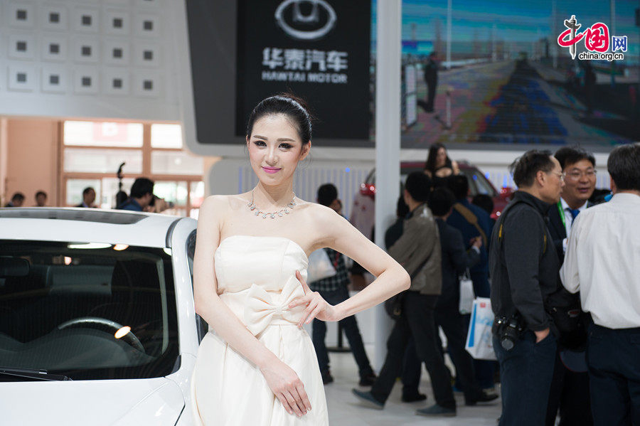 A car model poses for photo on Monday, April 21, 2014, at the 2014 Beijing International Automotive Exhibition, which officially opens to public on this day. The auto expo will last until April 29. [Photo by Chen Boyuan / China.org.cn]