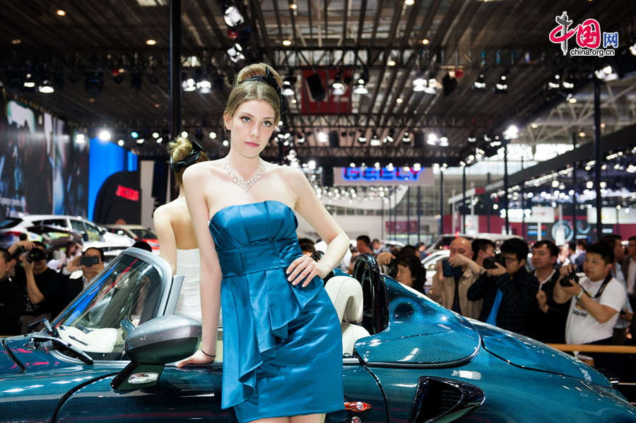 A car model poses for photo on Monday, April 21, 2014, at the 2014 Beijing International Automotive Exhibition, which officially opens to public on this day. The auto expo will last until April 29. [Photo by Chen Boyuan / China.org.cn]