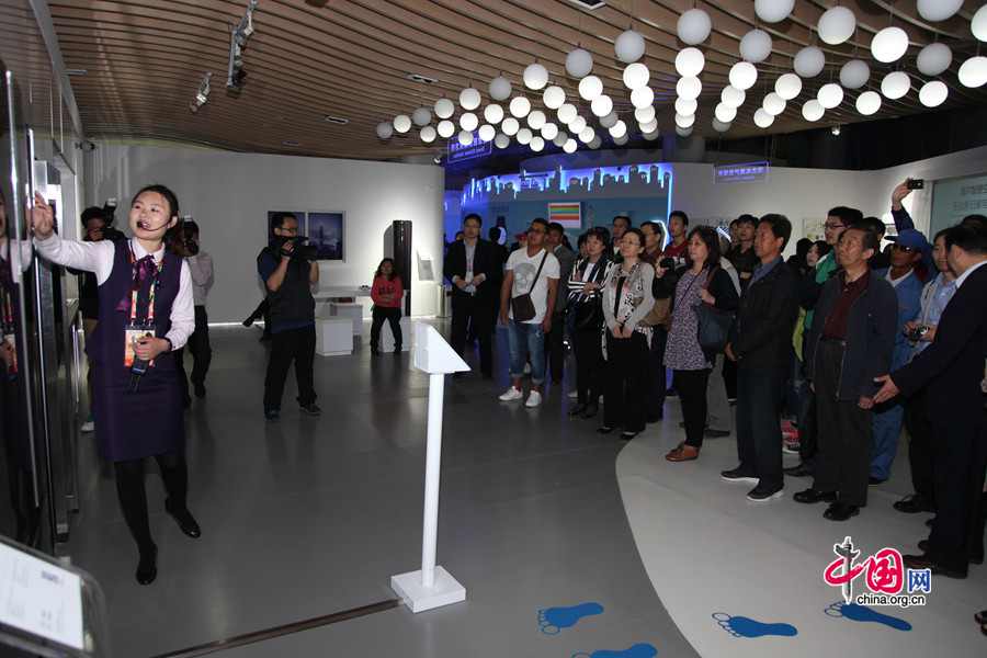 Haier, China&apos;s leading home appliance firm, showcases its most innovative &apos;smart life&apos; home appliances at its newly launched exhibition hall Friday in Qingdao, part of Haier&apos;s user-oriented innovation program for a smart future. The Haier &apos;Smart Life&apos; system includes home appliance controls, multimedia entertainment, security alarm monitoring and other outstanding devices. [Photo / China.org.cn]