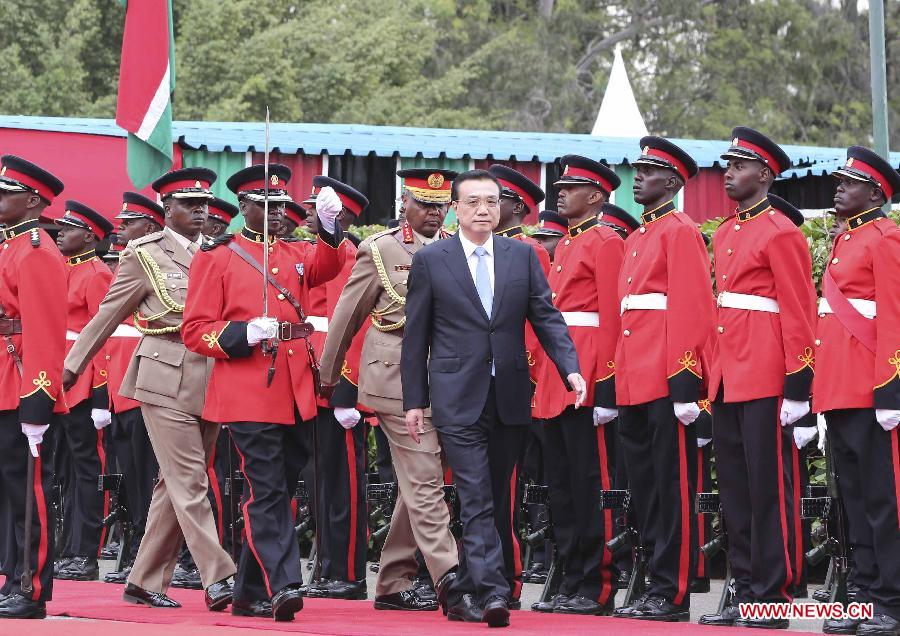 Chinese Premier Li Keqiang attends a welcoming ceremony held by Kenyan President Uhuru Kenyatta in Nairobi, Kenya, May 10, 2014.