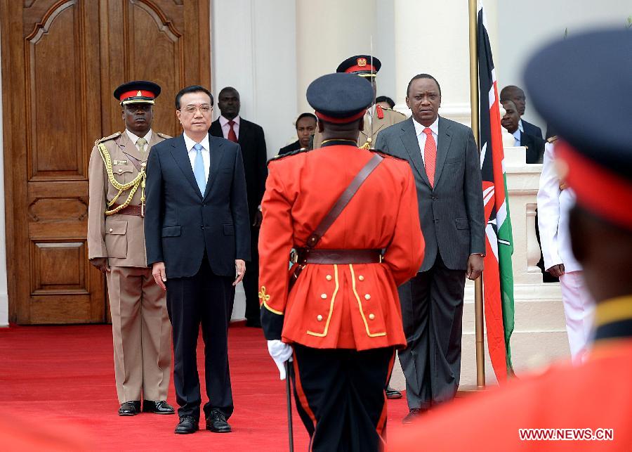 Chinese Premier Li Keqiang attends a welcoming ceremony held by Kenyan President Uhuru Kenyatta in Nairobi, Kenya, May 10, 2014.