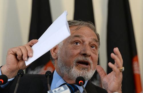 Head of the Afghan Independent Election Commission (IEC) Ahmad Yousuf Nuristani speaks during a press conference in Kabul on May 15, 2014. Afghanistan's presidential election will go to a second-round vote on June 14. [Xinhua photo]