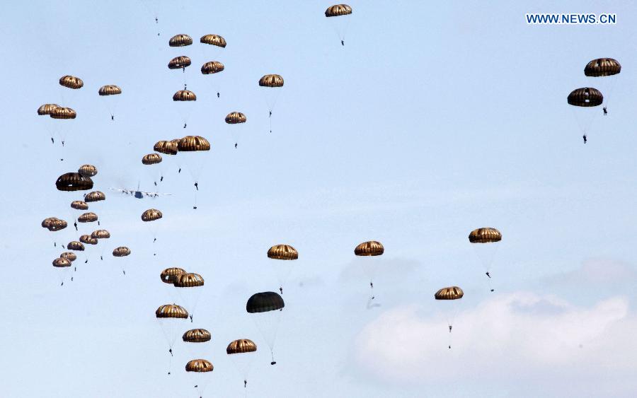 Belgian special force soldiers take part in a joint exercise in Leopoldsburg, Belgium, on May 16, 2014.