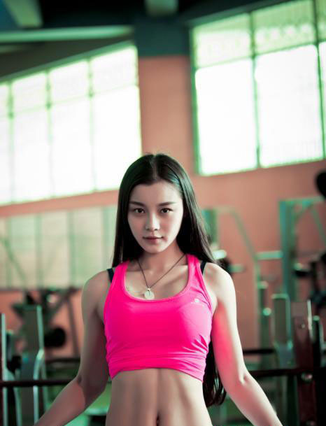 Chen Qiuling is an athlete that has been selected to join the National Bodybuilding Team. 