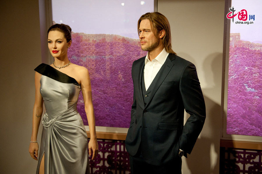 Wax figures of Angelina Jolie and her husband Brad Pitt are on display at Madame Tussauds Beijing on Thursday. The wax museum will be officially open to public on May 31, 2014. [Photo by Chen Boyuan / China.org.cn]