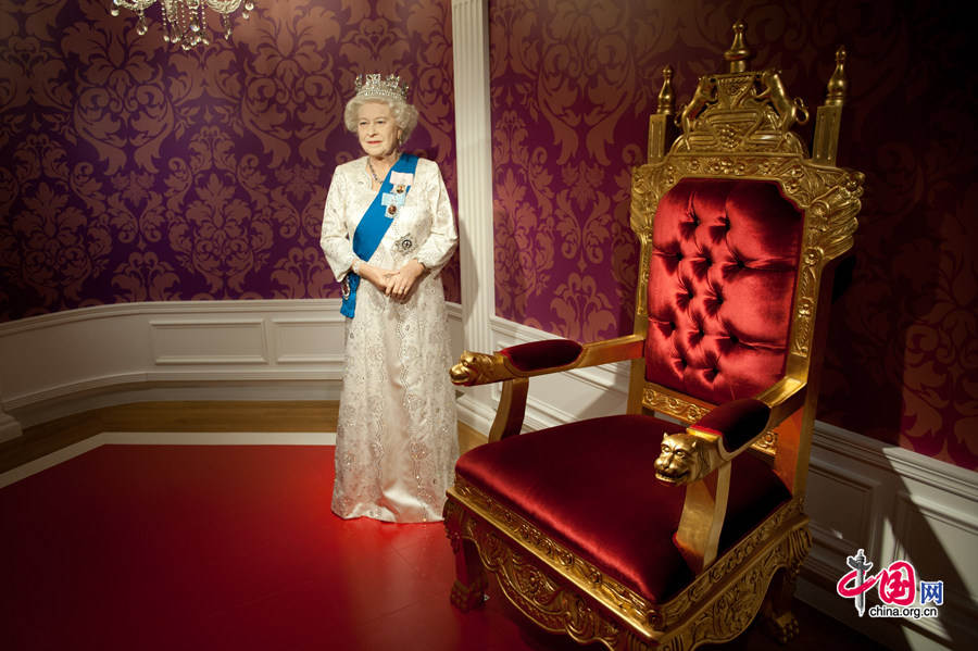 A wax figure of British Queen Elizabeth II is on display at Madame Tussauds Beijing on Thursday. The wax museum will be officially open to public on May 31, 2014. [Photo by Chen Boyuan / China.org.cn]