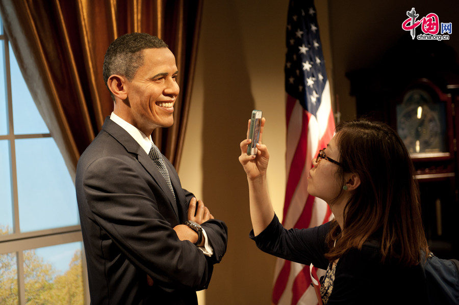 A visitor takes close-up shot for the wax of the U.S. President Barack Obama at Madame Tussauds Beijing on Thursday. The wax museum will be officially open to public on May 31, 2014. [Photo by Chen Boyuan / China.org.cn]