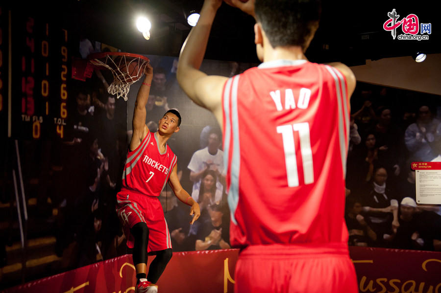 Wax figures of Jeremy Lin and Yao Ming are on display at Madame Tussauds Beijing on Thursday. The wax museum will be officially open to public on May 31, 2014. [Photo by Chen Boyuan / China.org.cn]