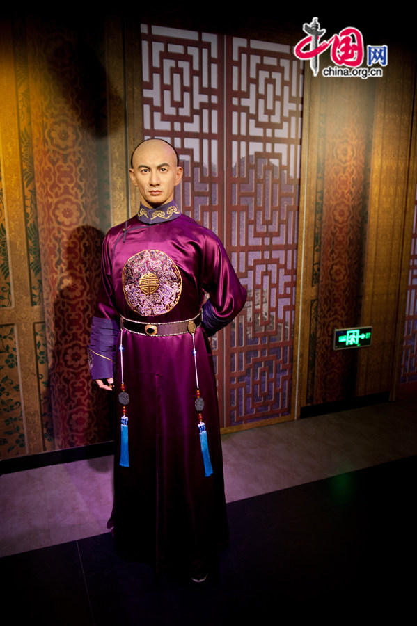 A wax figure of Wu Qilong (Nicholas), a Taiwanese actor and singer, is on display at Madame Tussauds Beijing on Thursday. The wax museum will be officially open to public on May 31, 2014. [Photo by Chen Boyuan / China.org.cn]