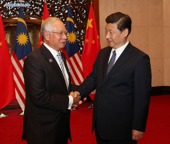 Chinese President Xi Jinping (R) meets with Malaysia's Prime Minister Najib Razak in Beijing, capital of China, May 30, 2014.