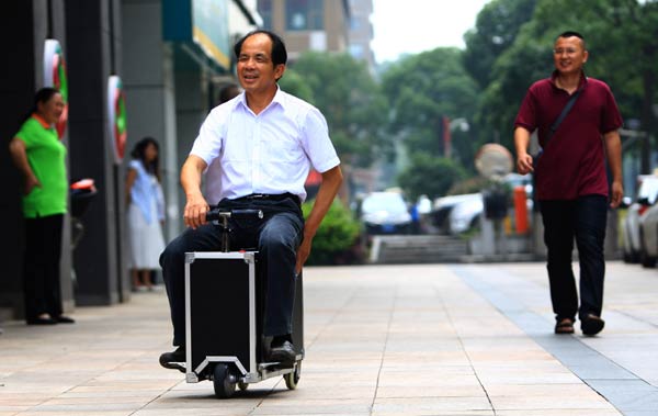 SEE IT: Chinese inventor builds electric scooter out of a suitcase – New  York Daily News
