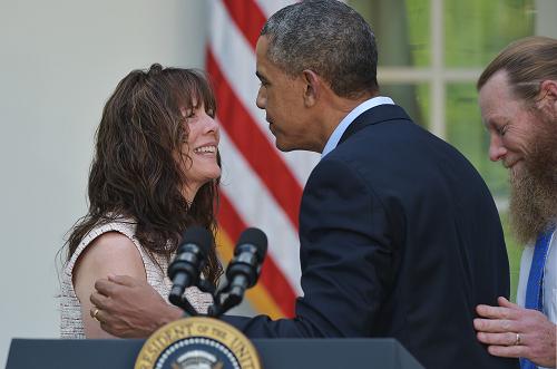 Jani Bergdahl, the mother of freed US soldier Bowe Bergdahl, hugs US President Barack Obama after speaking in the Rose Garden of the White House on May 31, 2014 in Washington, DC. Obama spoke after the release of Bergdahl by the Taliban in Afghanistan. At right is Bergdahl's father, Bob Bergdahl. [Xinhua photo]