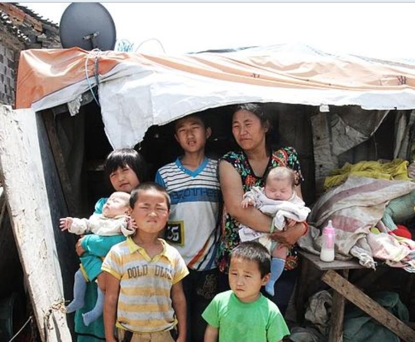 Yin Mamei and her children.