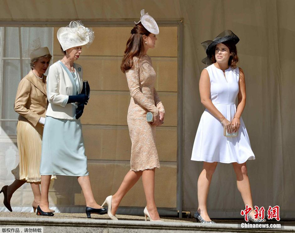 Kate Middleton Stuns In Lace Alexander McQueen Dress For The Queen's  Diamond Jubilee