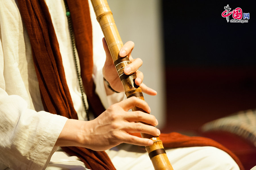 A musician plays with a traditional Chinese music instrument on Thursday, June 12, 2014, part of a series of activities to commemorate China&apos;s 9th National Day of Cultural Heritage, which falls on June 14 each year. [Photo by Chen Boyuan / China.org.cn]