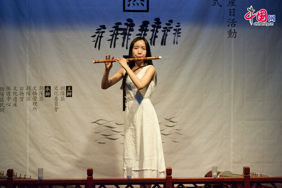 A musician plays a traditional Chinese music instrument on Wednesday, June 12, 2014, part of a series of activities to commemorate China&apos;s 9th National Day of Cultural Heritage, which falls on June 14 each year. [Photo by Chen Boyuan / China.org.cn]