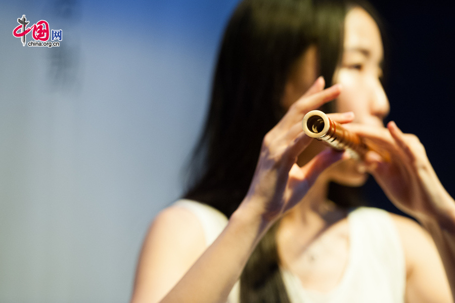 A musician plays with a traditional Chinese music instrument on Thursday, June 12, 2014, part of a series of activities to commemorate China&apos;s 9th National Day of Cultural Heritage, which falls on June 14 each year. [Photo by Chen Boyuan / China.org.cn]