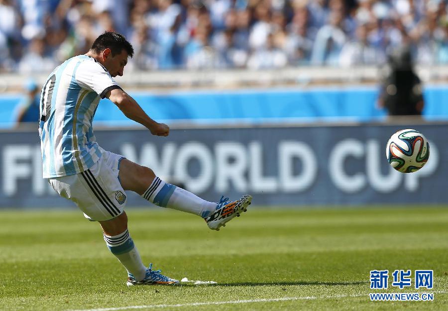 A stunning injury-time goal by Lionel Messi has taken Argentina through to the Round of 16 with a 1-0 win over Iran in Belo Horizonte's Estadio Mineirao. [Photo/Xinhua] 