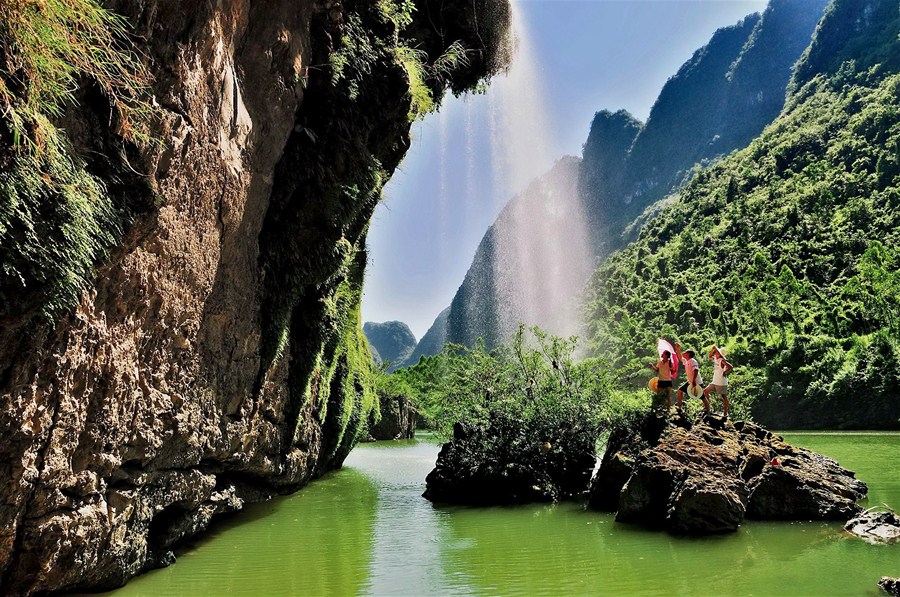 The Huanjiang karst zone in the Guangxi Zhuang Autonomous Region. UNESCO’s World Heritage Committee yesterday added an extension of South China Karst, a natural World Heritage Site since 2007, to its World Heritage List.[Photo / Xinhua]