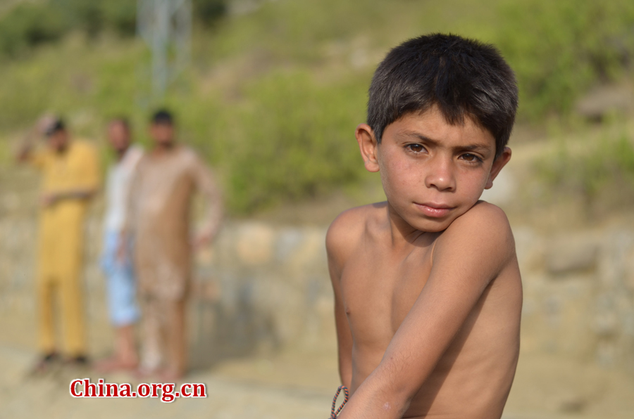  A boy in a small village near the cultural relics of ancient city Taxila in Pakistan. [Photo by Yang Tao]