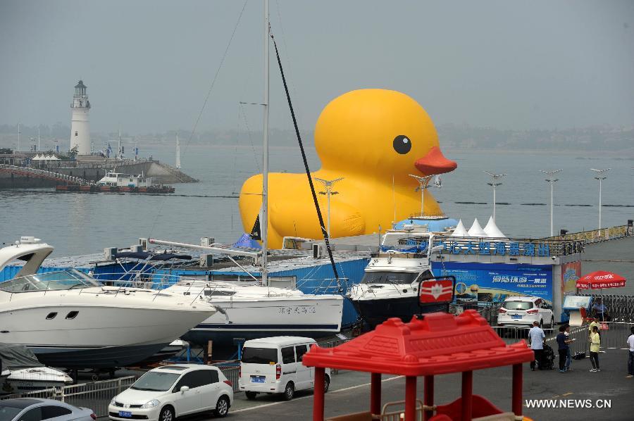  An art festival themed on the rubber duck will open here on Saturday. 