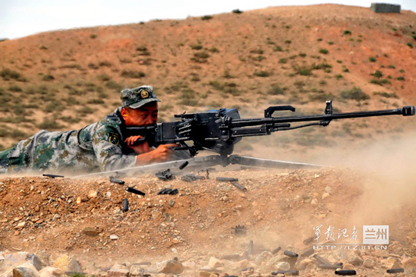 Soldiers participate in rigorous and hard training in Lanzhou MAC to develop the ability to wipe out the enemy as required in actual combat. [Photo/people.com.cn/lz.81.cn]