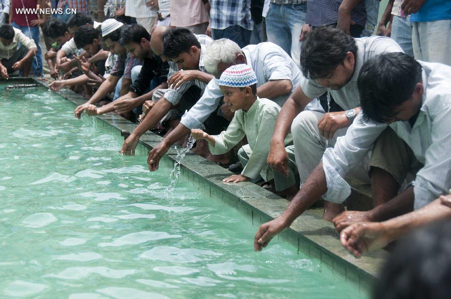 Muslims purify themselves with holy water during Islamic holy month of Ramadan in Kathmandu, Nepal, July 4, 2014. Muslims around the world refrain from eating, drinking and smoking from dawn to dusk during the fasting month of Ramadan.