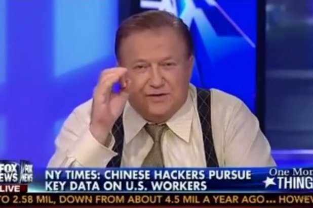 Screen grab shows Fox News host Bob Beckel co-hosting the program The Five last Thursday, during which he makes a racist comment about Chinese people. [Photo/tv.yahoo.com] 
