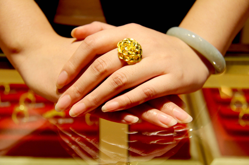 Gold Drops As Stocks Rise China cn