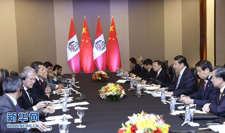 Chinese President Xi Jinping (3rd R) meets with Peruvian President Ollanta Humala in Brasilia, Brazil, July 16, 2014. 