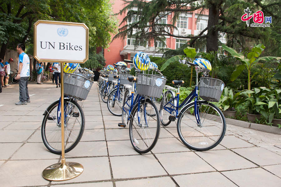 Some 30 tailor-made Giant bikes are parked at the United Nations China HQ compound on Friday, July 18, 2014, as the UN teams up with China Bicycle Association (CBA) and other partners to promote an environmentally-friendly transport mode with a cycling event around the Sanlitun area in Beijing. [Photo by Chen Boyuan / China.org.cn]