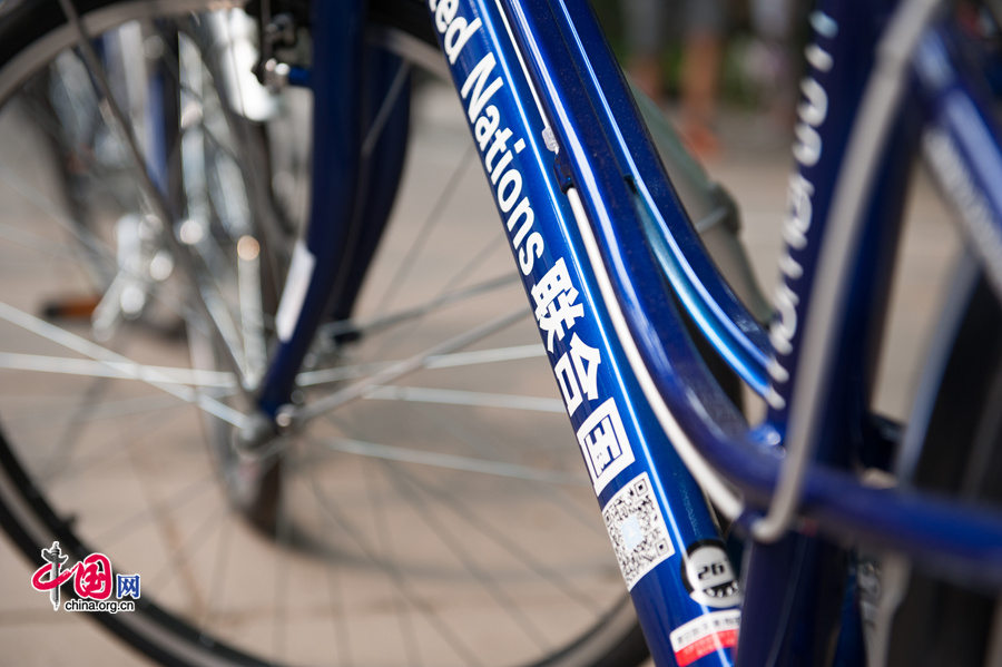 The 30 bikes donated to the UN system in China by Giant Bike all bear the emblems and logos of the United Nations besides a QR code. [Photo by Chen Boyuan / China.org.cn]