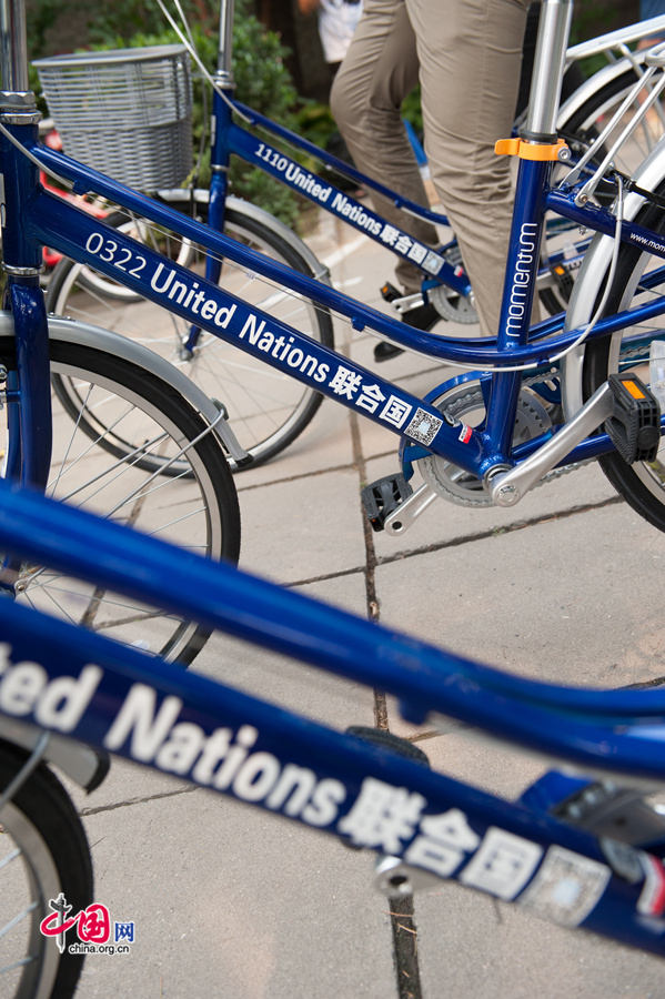 The 30 bikes donated to the UN system in China by Giant Bike all bear the emblems and logos of the United Nations besides a QR code. [Photo by Chen Boyuan / China.org.cn]