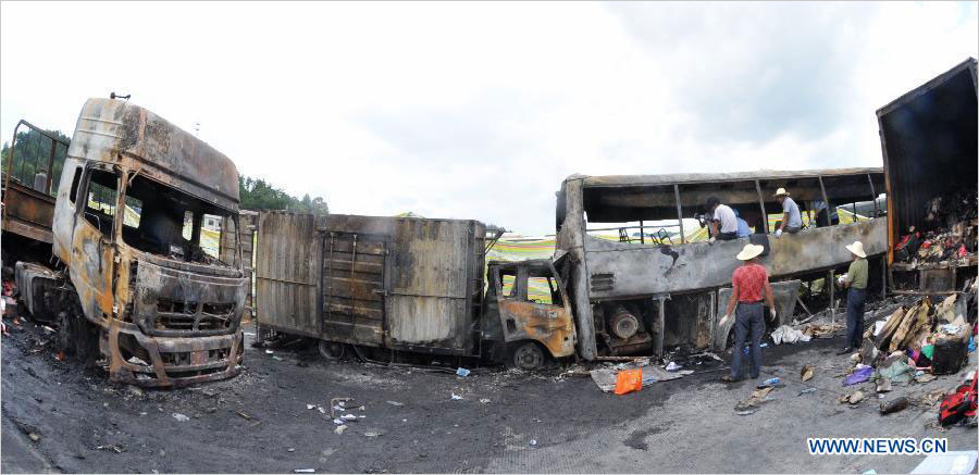 Photo taken on July 19, 2014 shows burnt vehicles after an explosion and fire on a section of the Hukun (Shanghai to Kunming) Expressway in central China's Hunan Province.