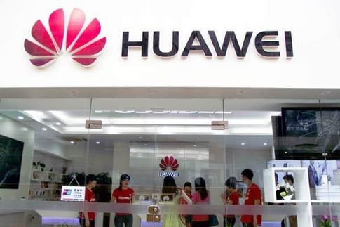 An outlet of Huawei in Nanjing, capital of Jiangsu province. Huawei Technologies Co Ltd earlier this year set a revenue target of $70 billion yuan by 2018, or annual growth of about 10 percent a year, after posting 8.6 percent growth last year. [China Daily]