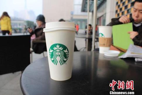 US coffee giant Starbucks says on Tuesday that some of its stores previously sold products containing chicken originally sourced from Shanghai Husi Food Co Ltd. [Chinanews.com] 